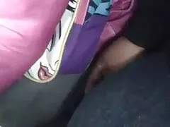 La giovane bionda strofina il video porno di lesbo cazzo di un ragazzo e scopa con un bel