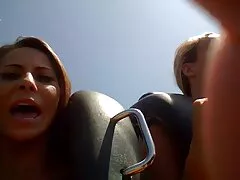 La bellezza video lesbo gratis italiano rossa si spoglia per strada.