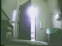 Suzy barare video porno lesbo e trans in bagno sotto telecamera nascosta