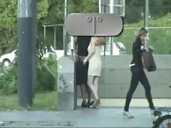 Fratello catturato un fratello guardando le immagini di uomini e lo prese in bocca e culo. video lesbo con trama