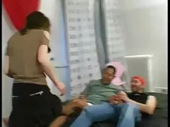 Rosso scarlatto ama succhiare e cavalcare video lesbo tettone il cazzo