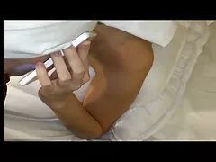 La ragazza dolce e cattiva ha deciso di mostrare la sua depravazione e filmati lesbo gratuiti andò alla doccia con il suo uomo.