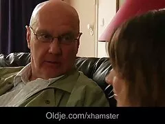 Procace mulatto è punito lesbo gratis film con un pompino.